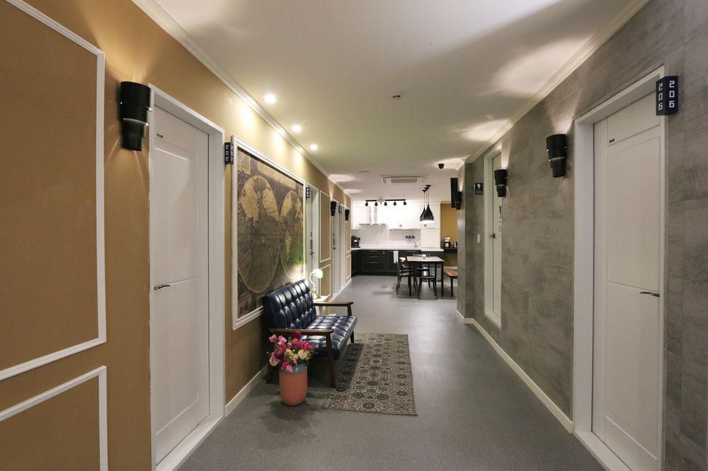 Blueboat Hostel Гиеонгджу Екстериор снимка