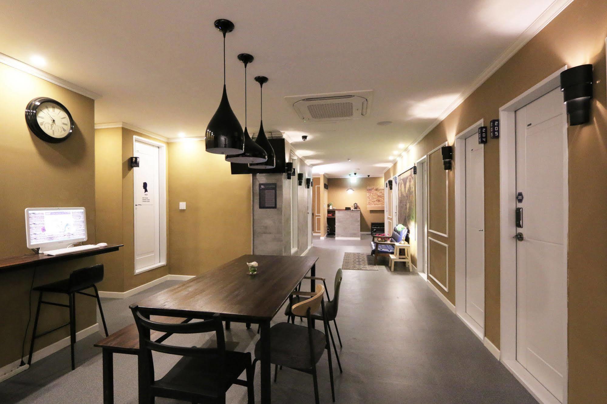 Blueboat Hostel Гиеонгджу Екстериор снимка