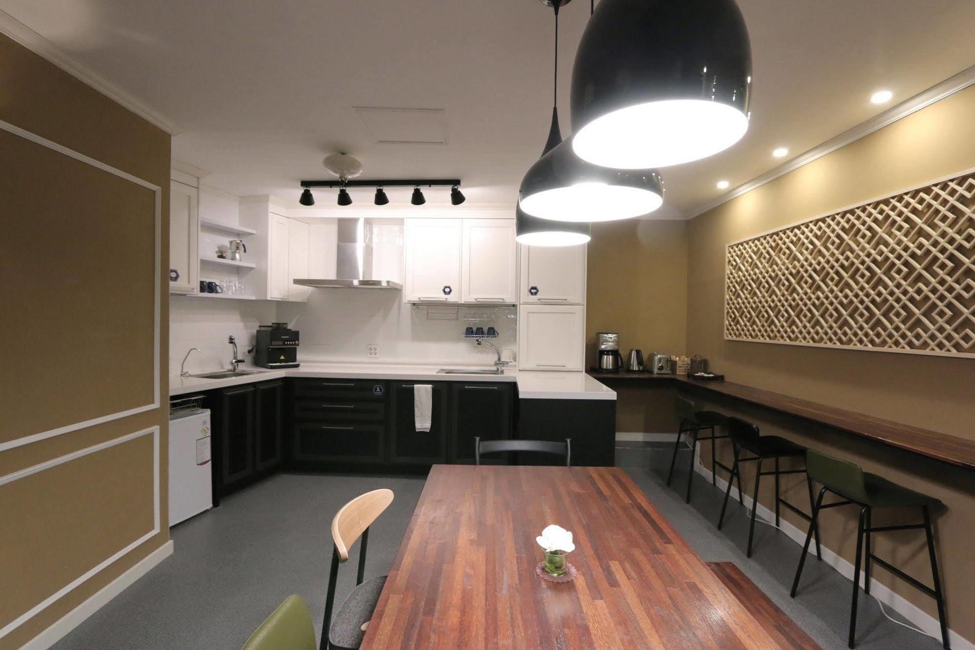 Blueboat Hostel Гиеонгджу Екстериор снимка