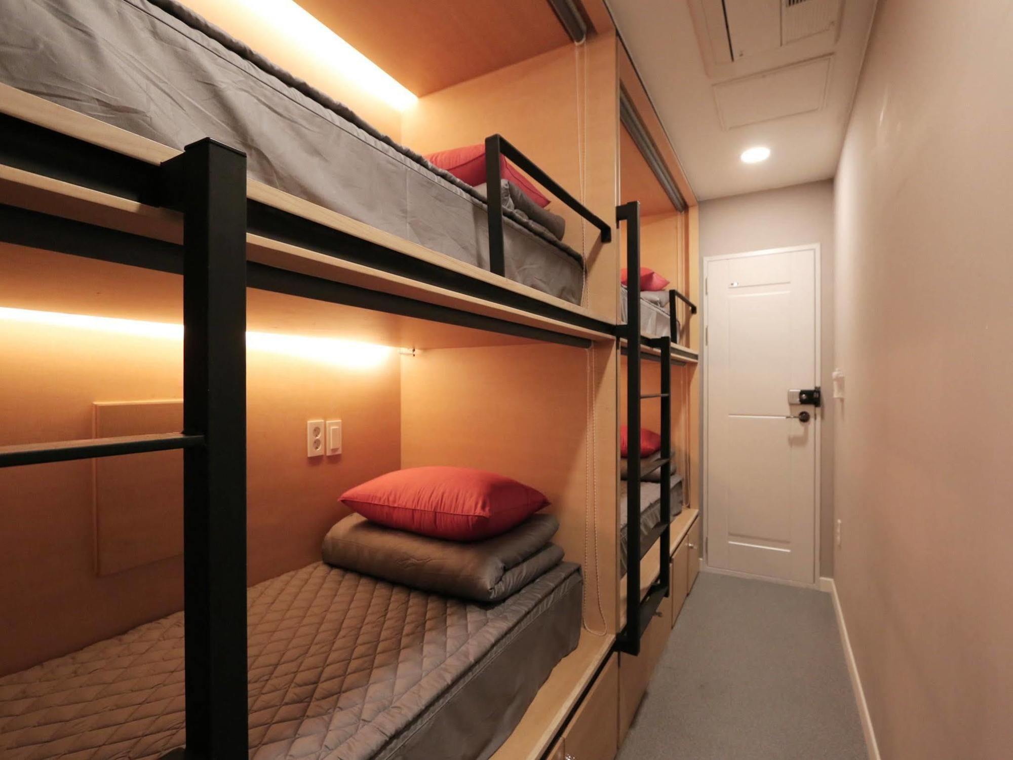 Blueboat Hostel Гиеонгджу Екстериор снимка