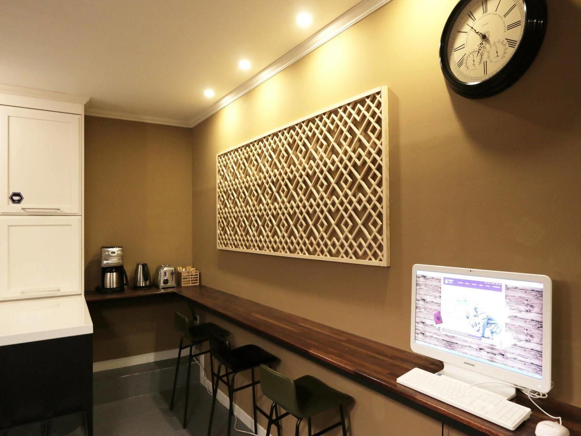 Blueboat Hostel Гиеонгджу Екстериор снимка