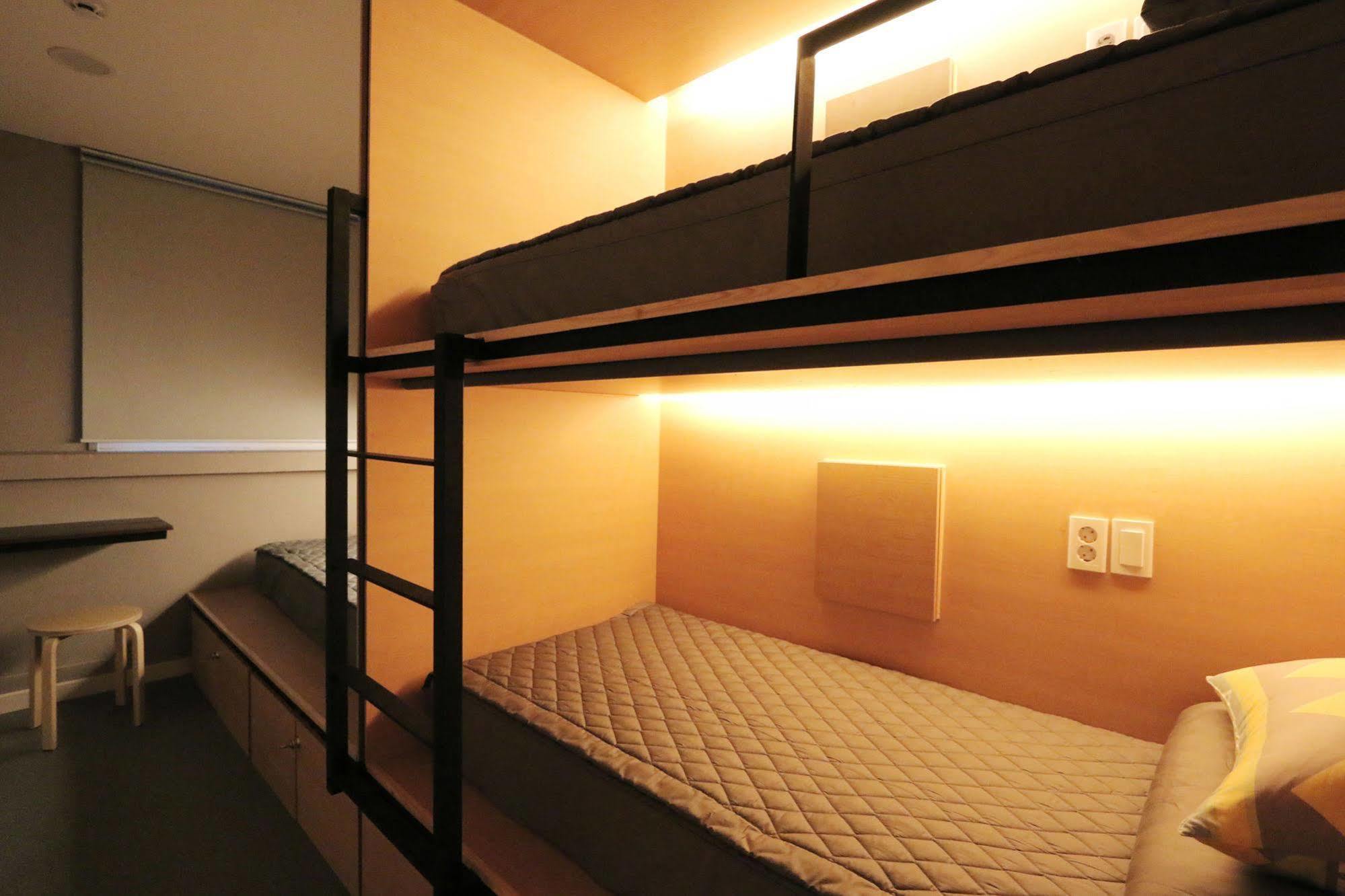 Blueboat Hostel Гиеонгджу Екстериор снимка