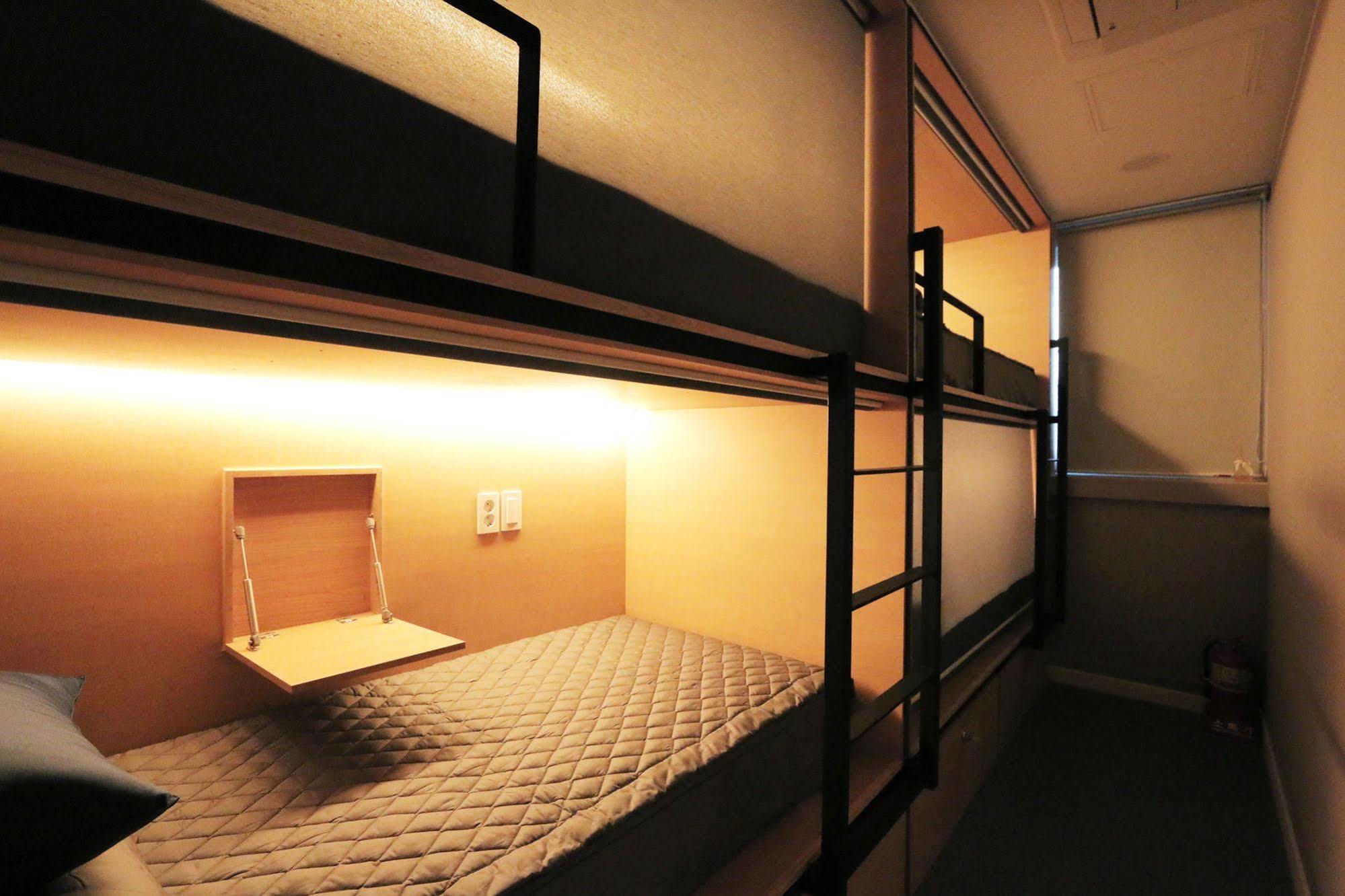 Blueboat Hostel Гиеонгджу Екстериор снимка
