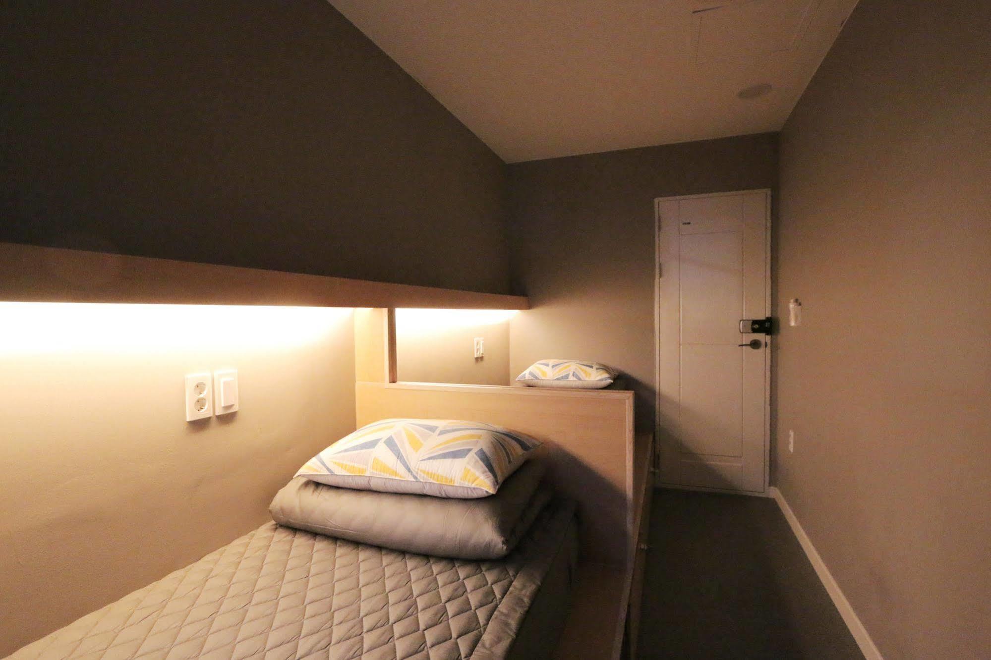 Blueboat Hostel Гиеонгджу Екстериор снимка