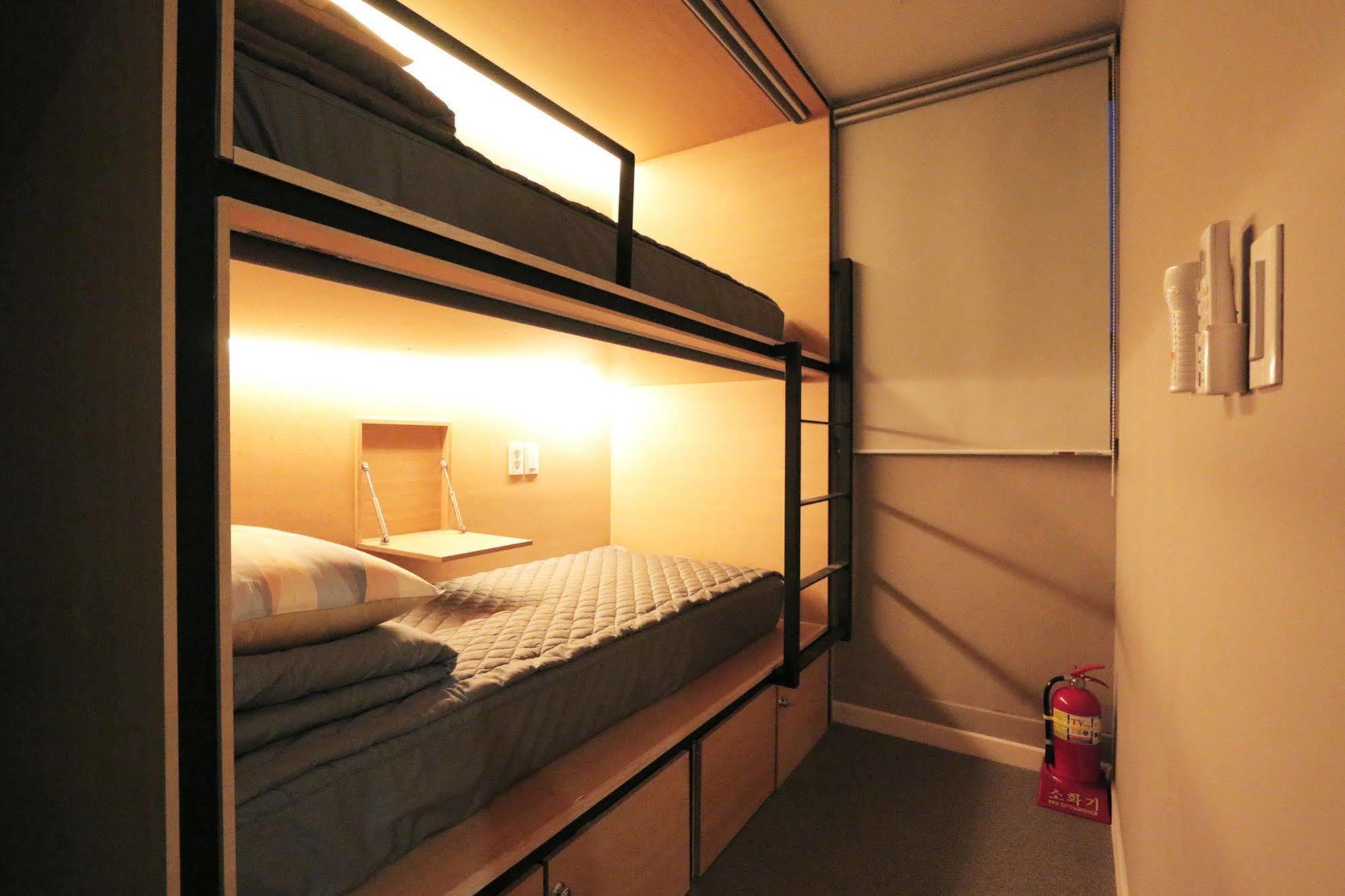 Blueboat Hostel Гиеонгджу Екстериор снимка
