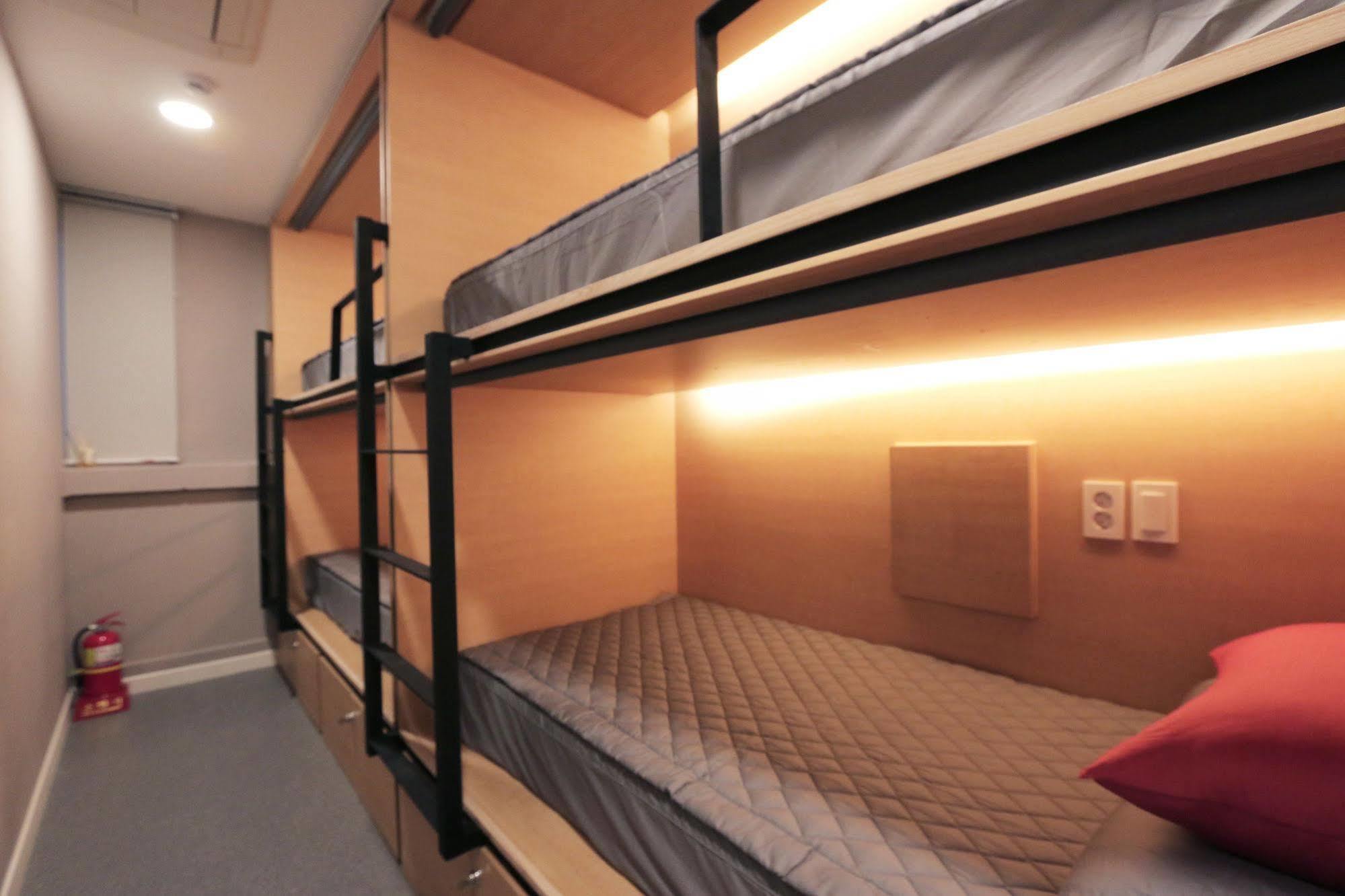 Blueboat Hostel Гиеонгджу Екстериор снимка