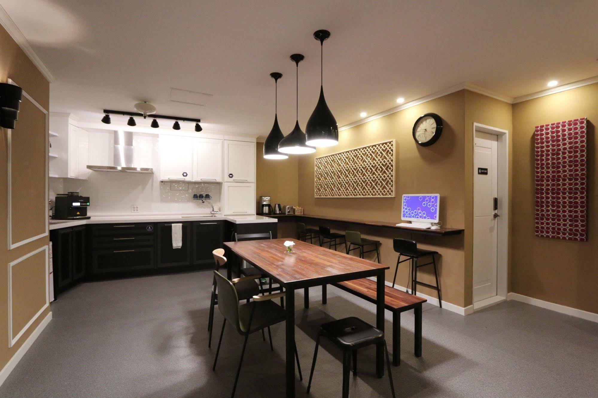 Blueboat Hostel Гиеонгджу Екстериор снимка